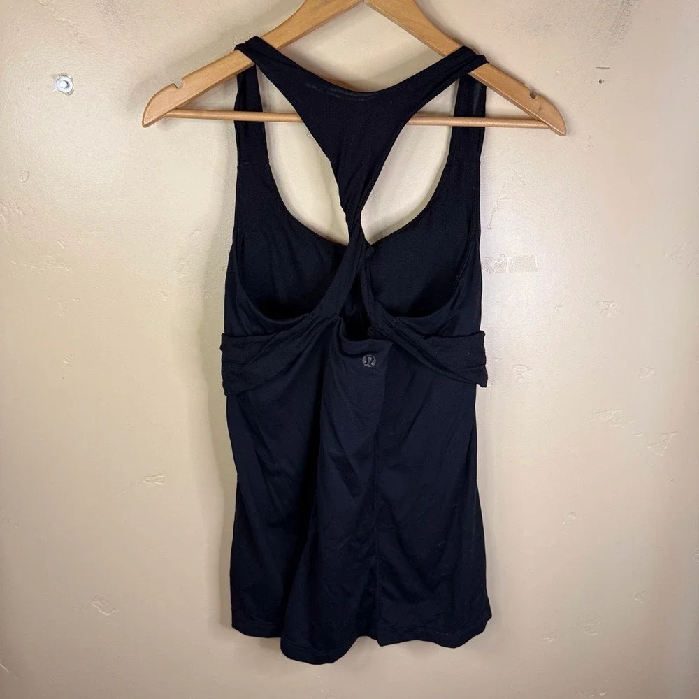 Lululemon Twisted Racerback Adjustable Bra Tank‎ Top Black Size 4 Pads Included